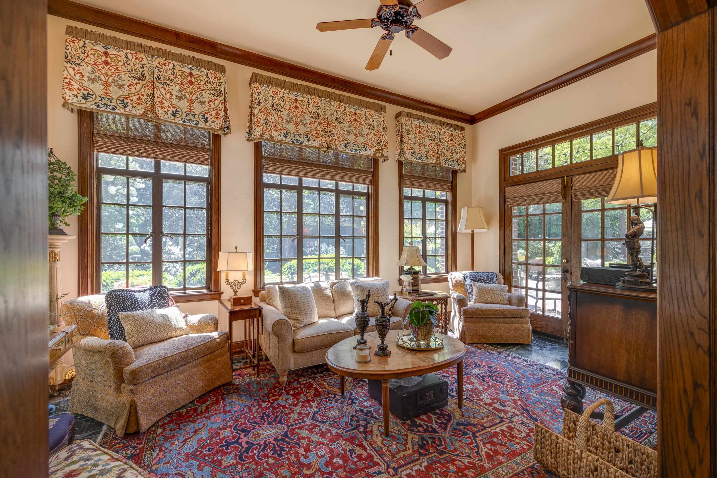 155 W CHICKASAW PKY