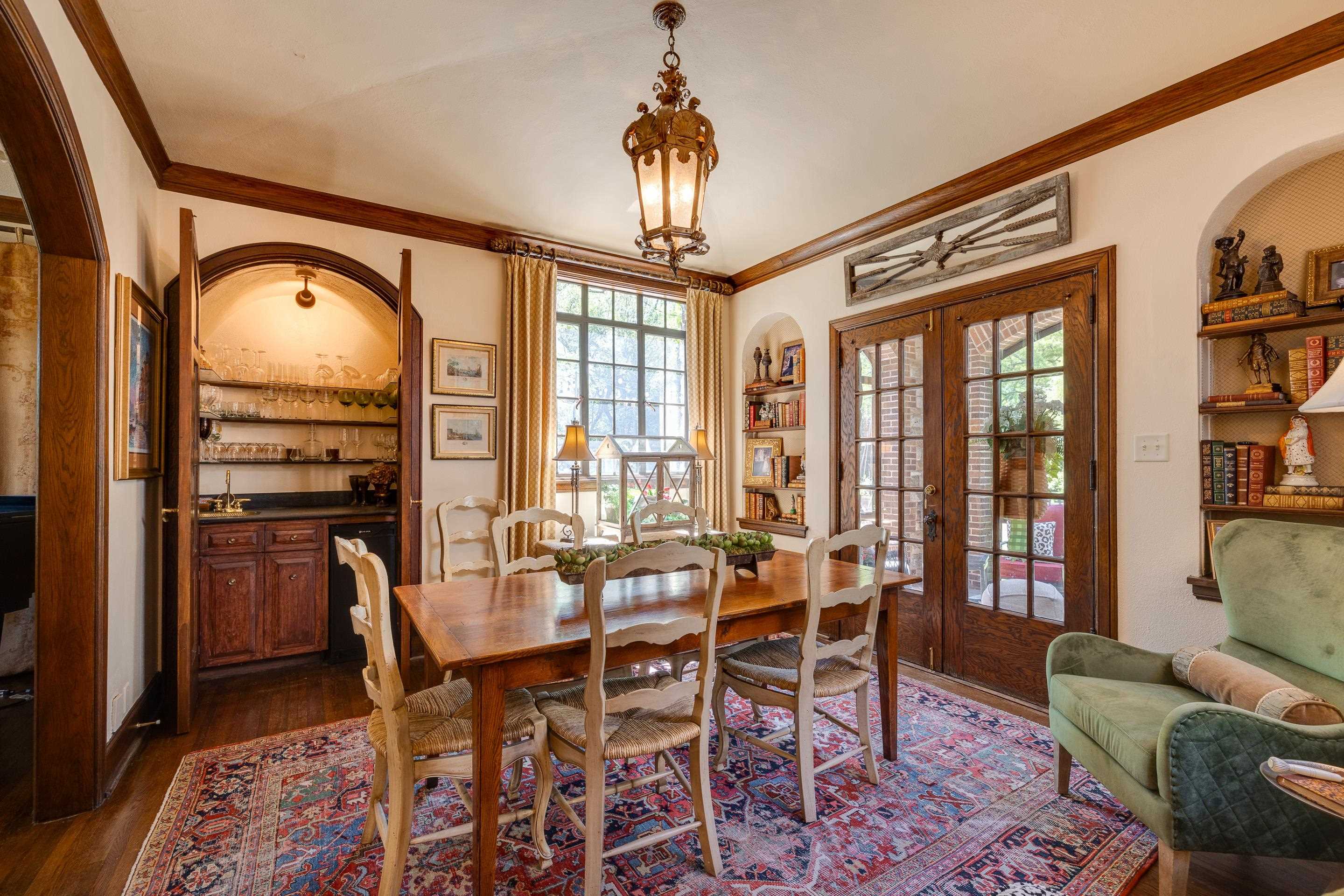 155 W CHICKASAW PKY