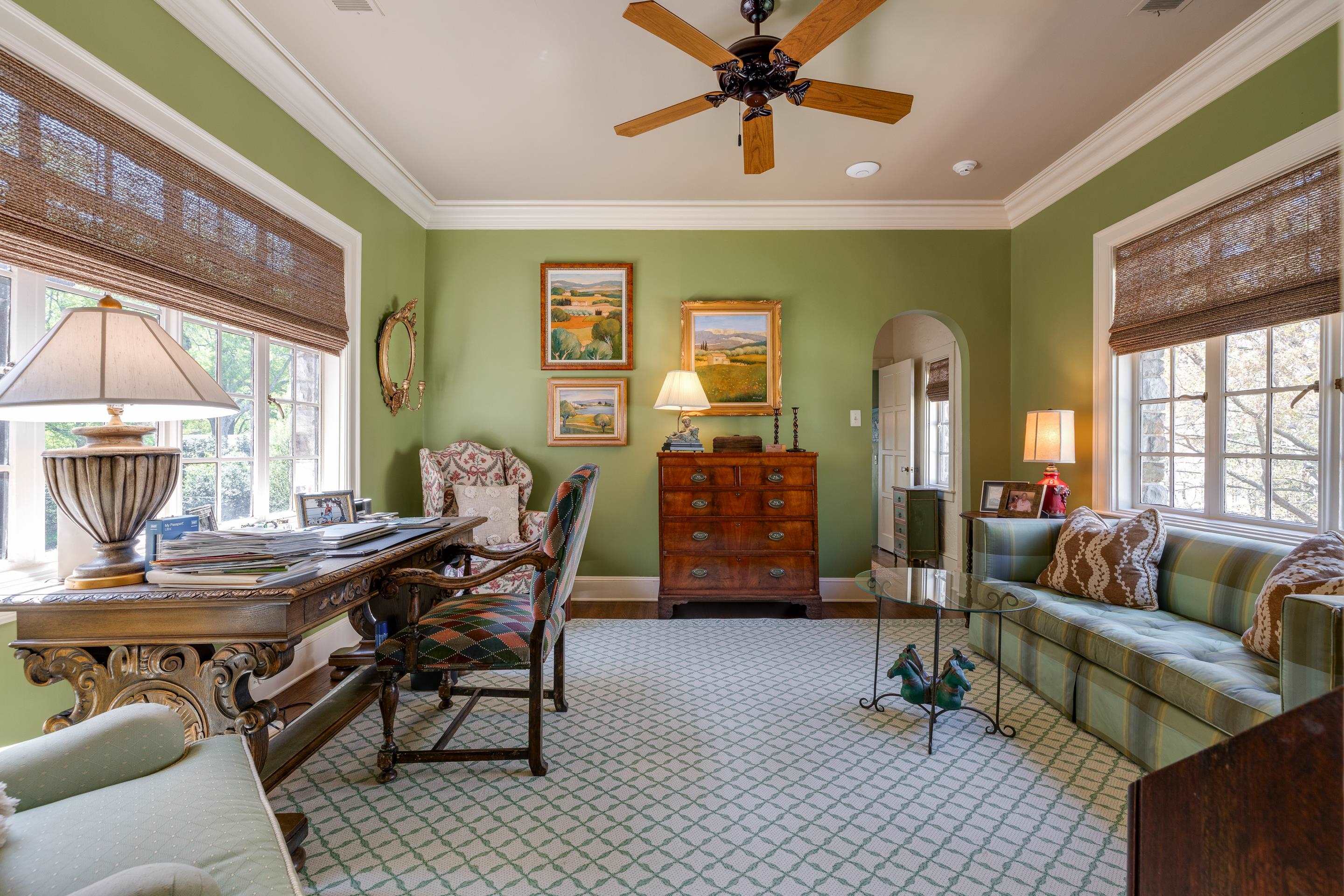 155 W CHICKASAW PKY