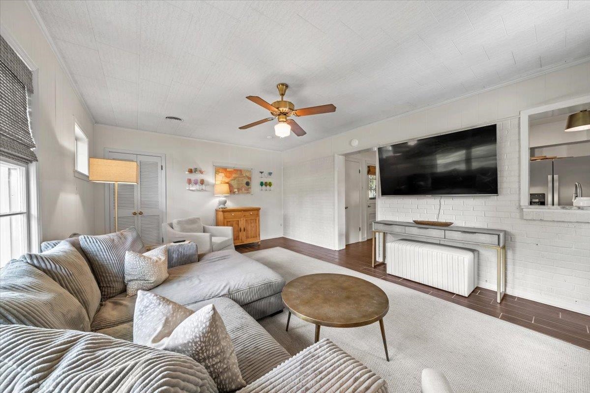 401 AVON RD