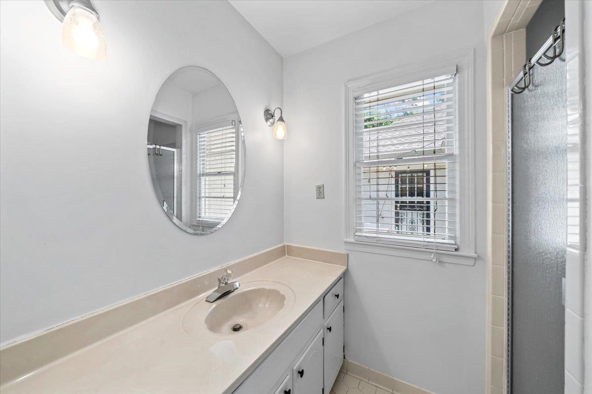 401 AVON RD