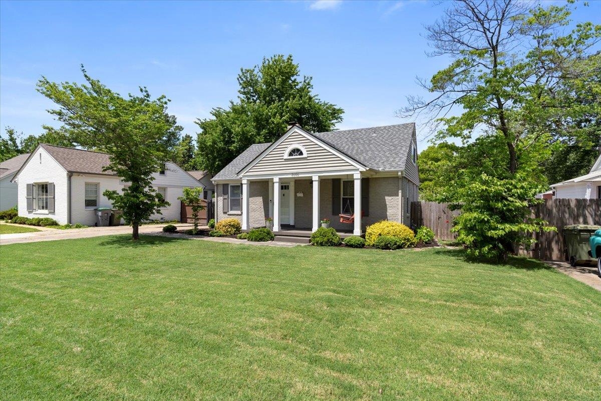 3686 CHARLESWOOD AVE