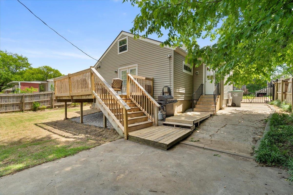 3686 CHARLESWOOD AVE