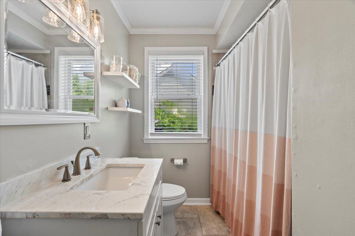 3686 CHARLESWOOD AVE