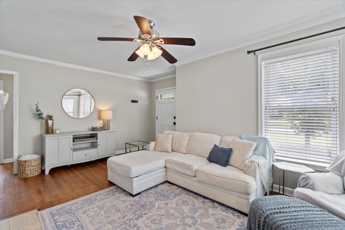 3686 CHARLESWOOD AVE