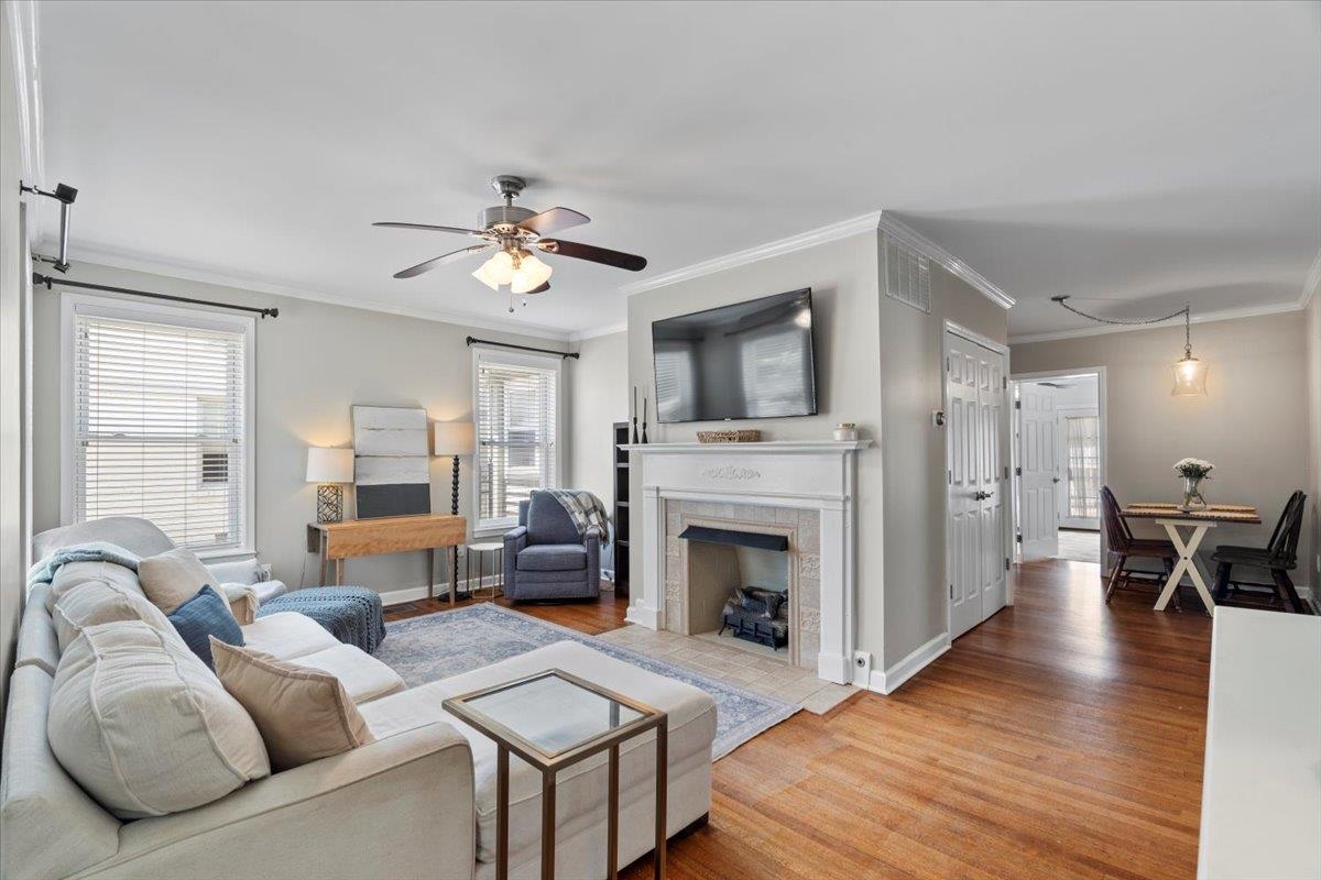 3686 CHARLESWOOD AVE