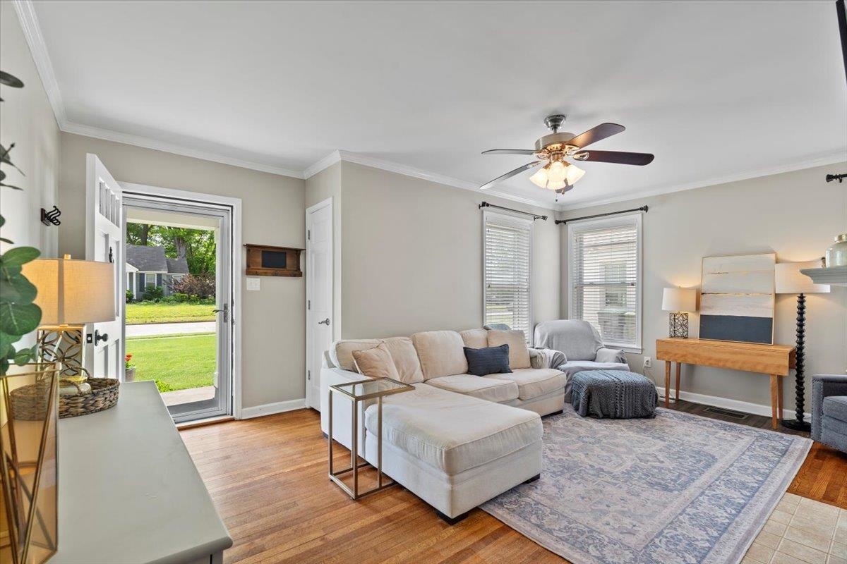 3686 CHARLESWOOD AVE