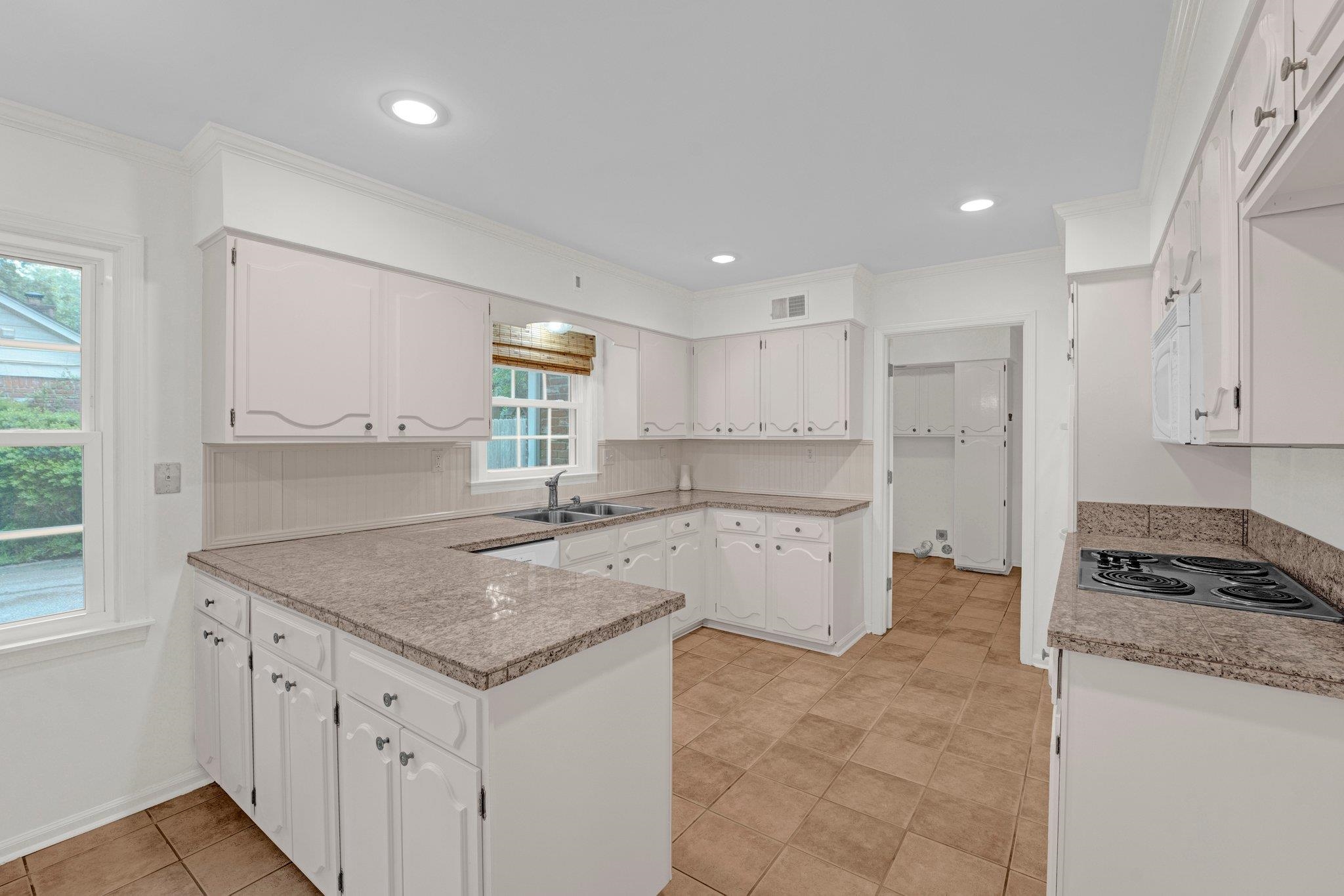 2278 HOLLY GROVE DR