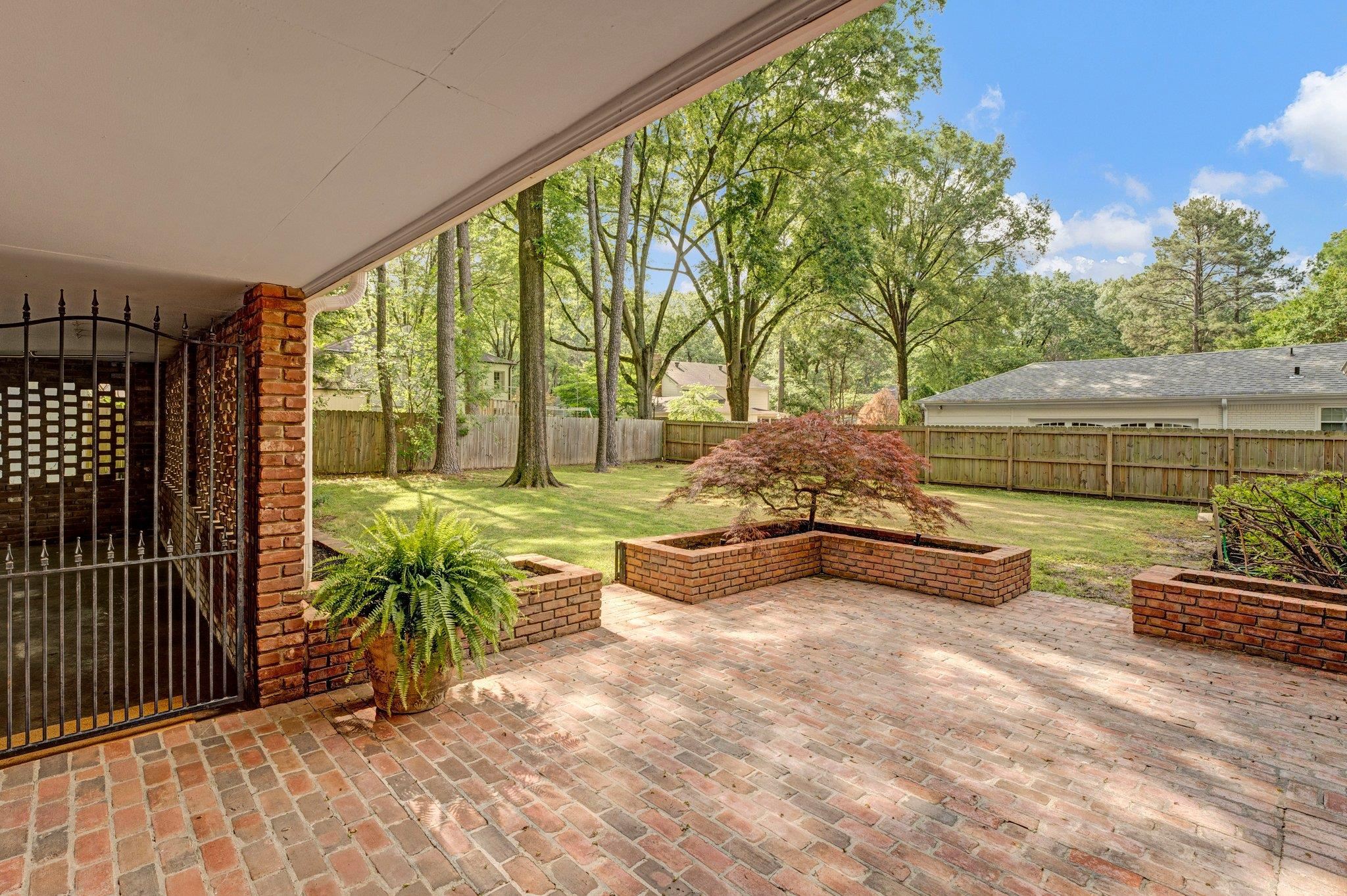 2278 HOLLY GROVE DR
