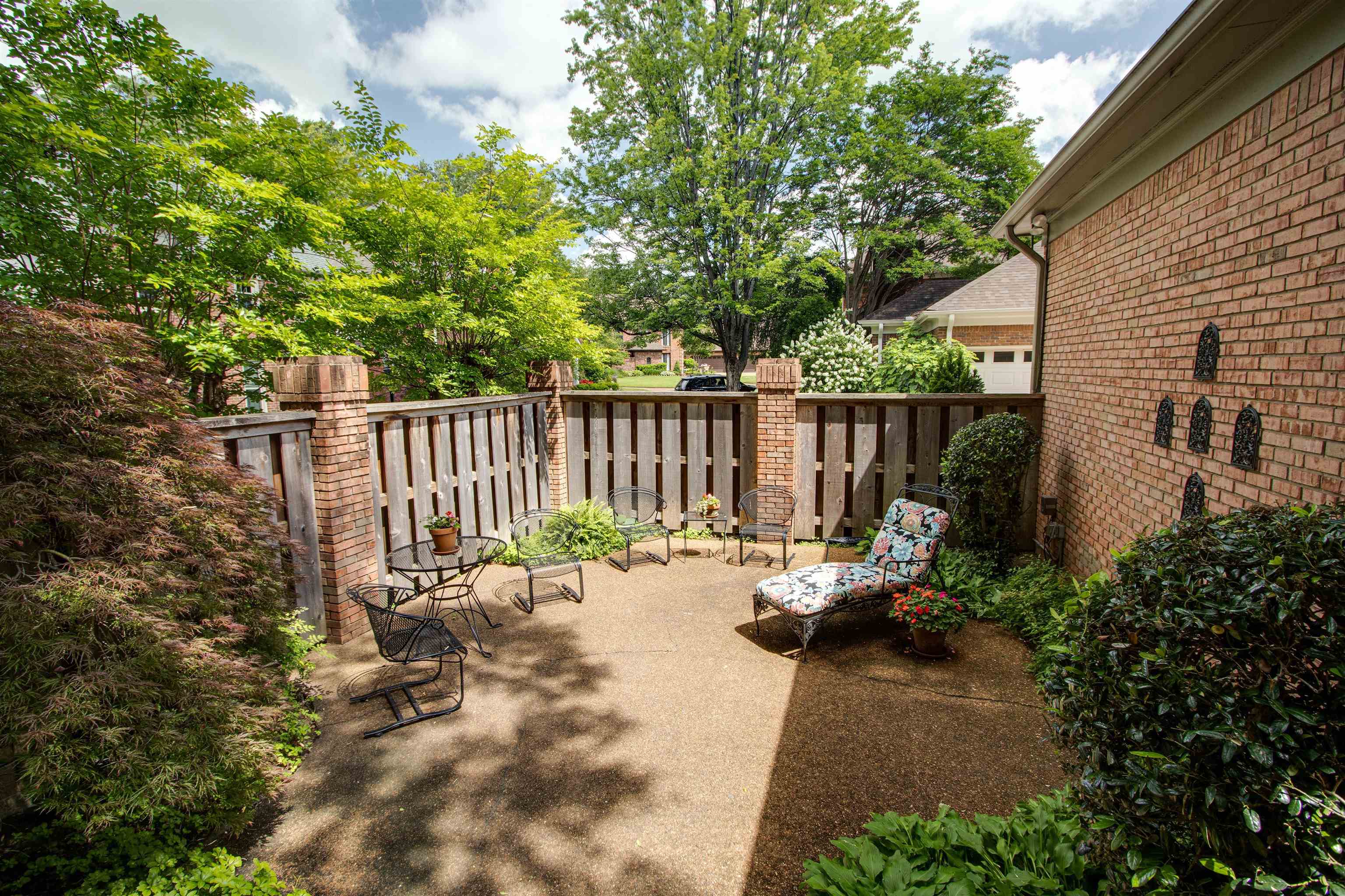 256 WINDOVER GROVE DR