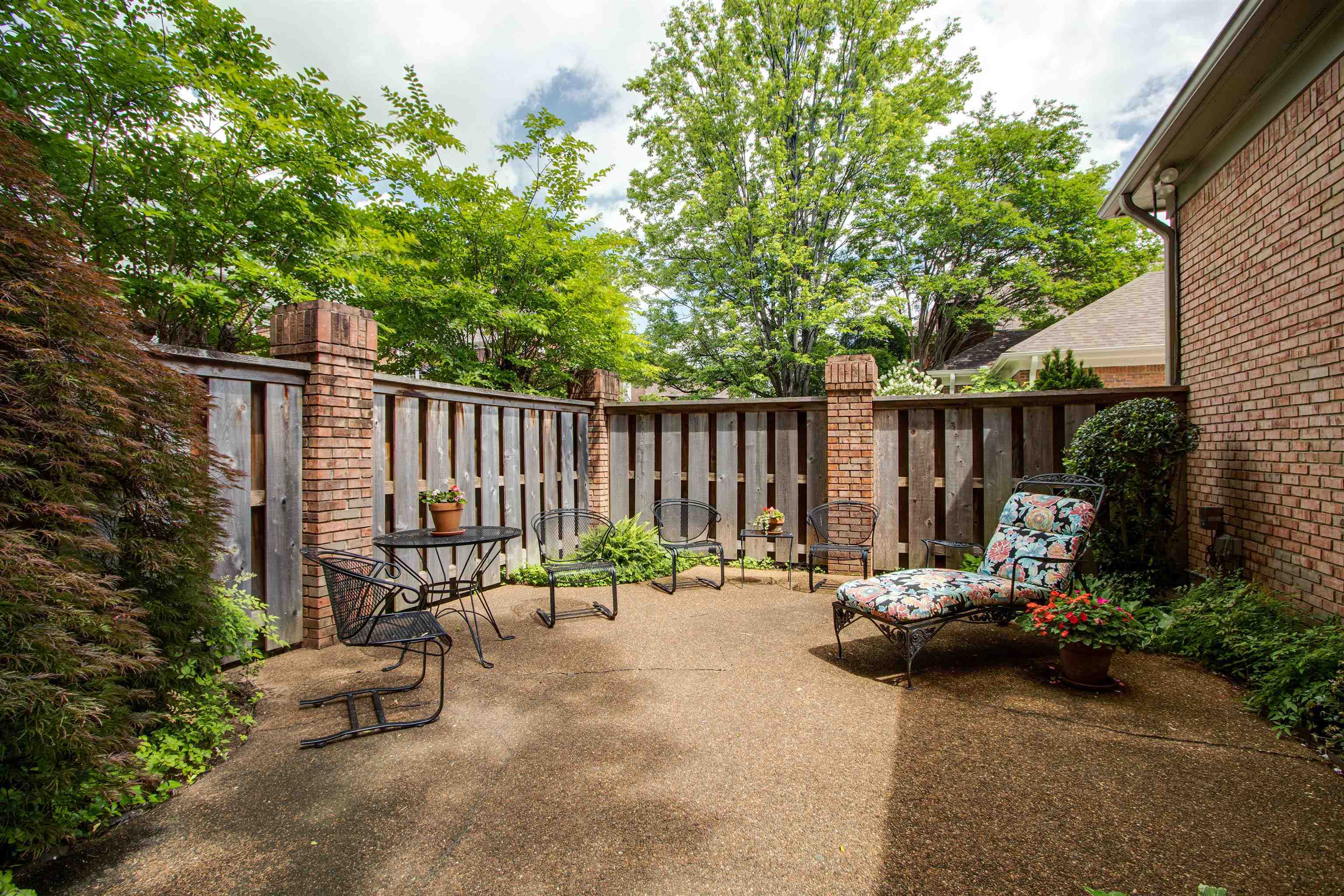 256 WINDOVER GROVE DR