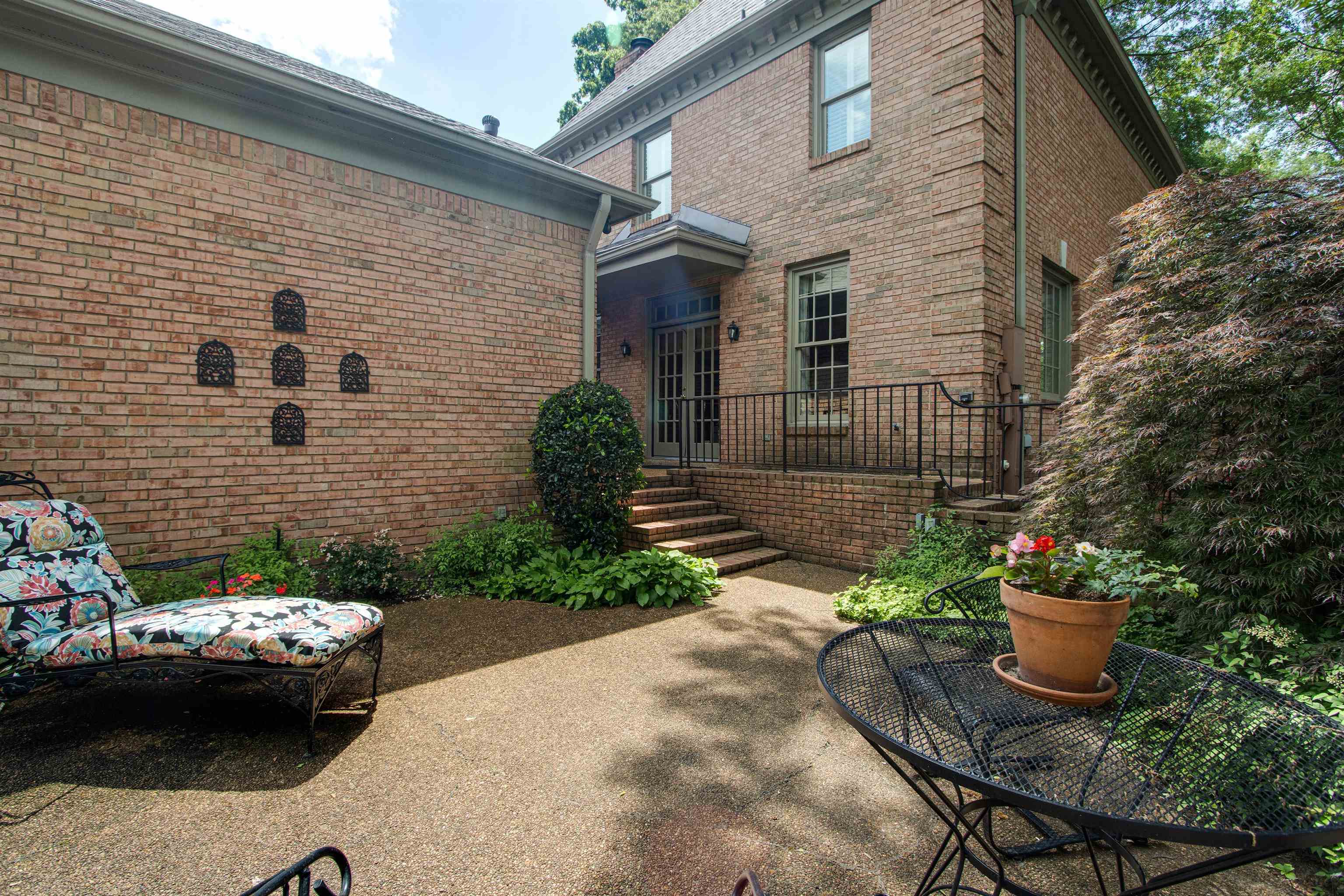 256 WINDOVER GROVE DR