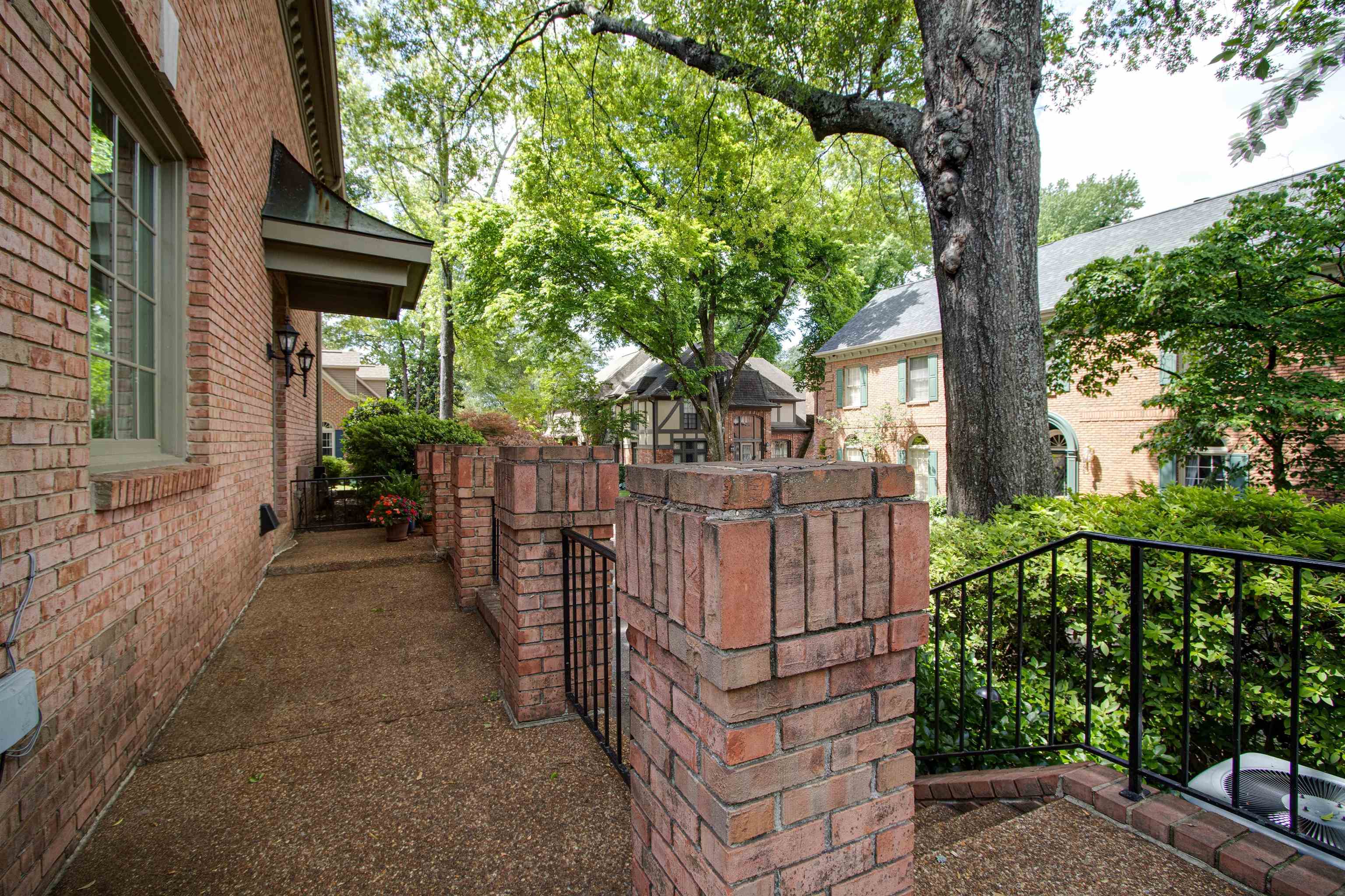 256 WINDOVER GROVE DR