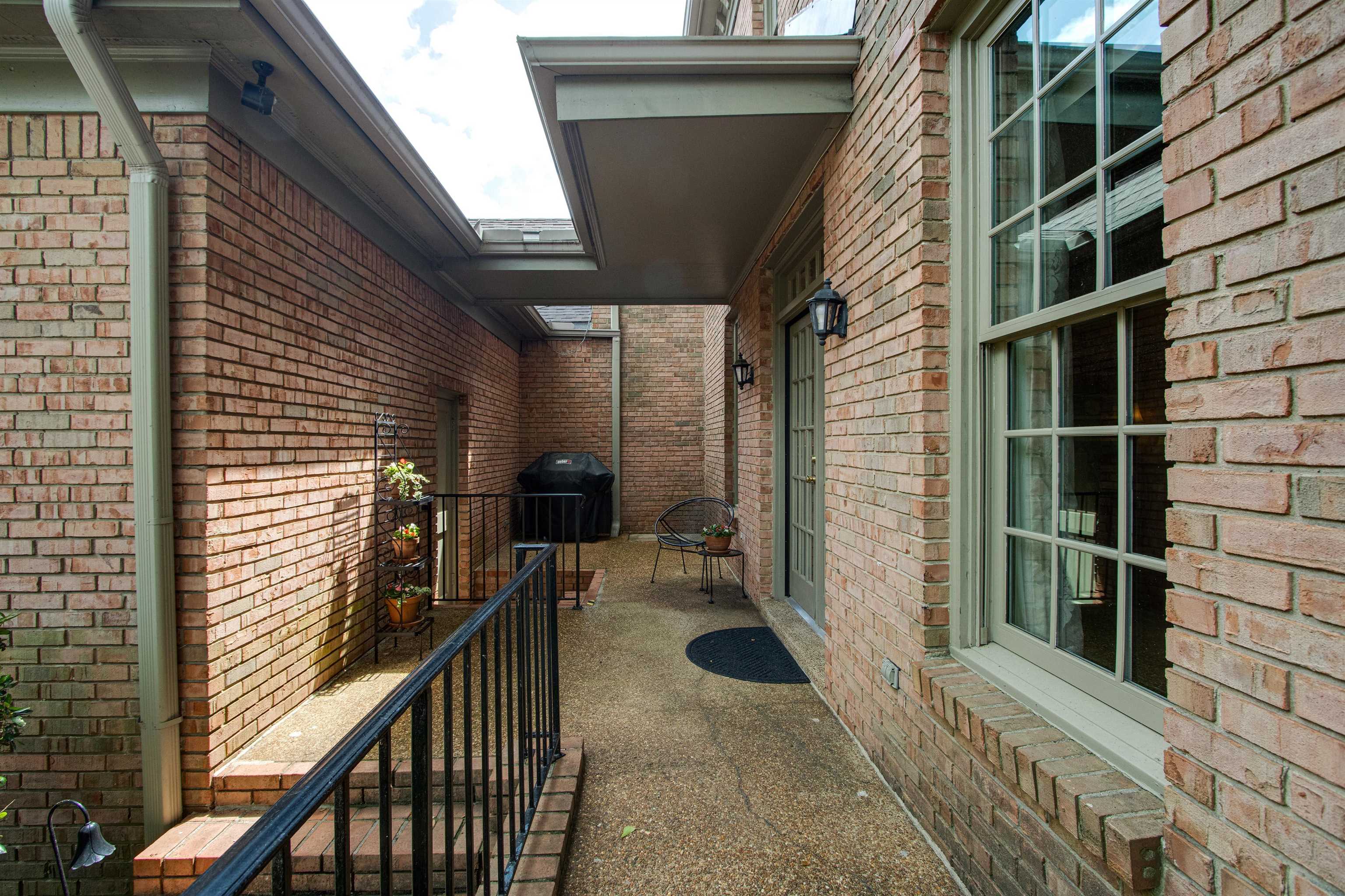 256 WINDOVER GROVE DR