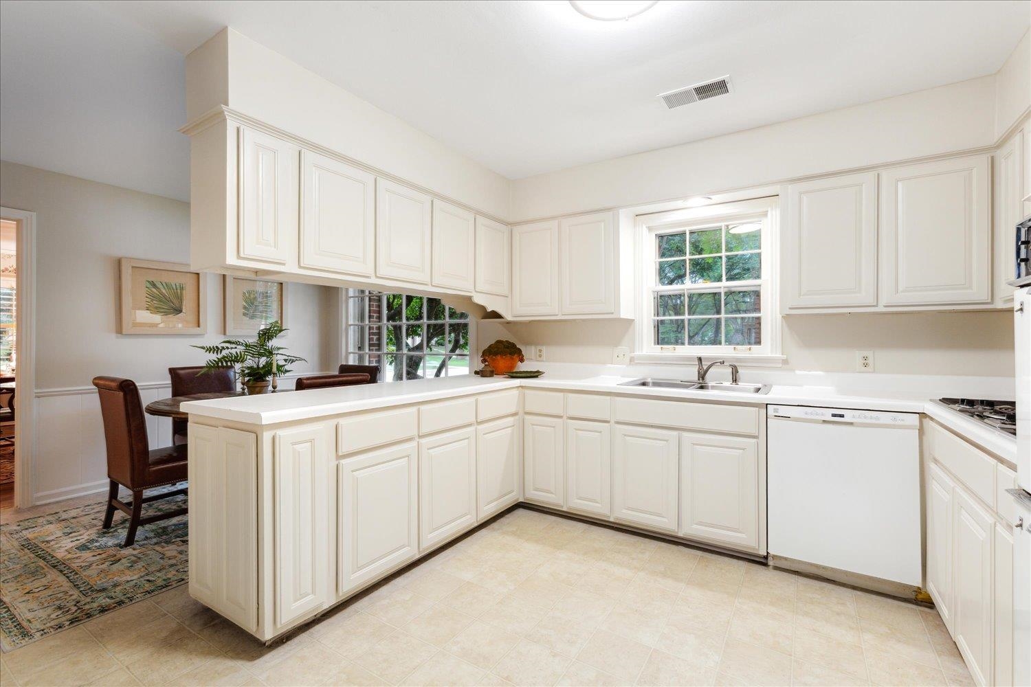 736 VALLEYBROOK DR