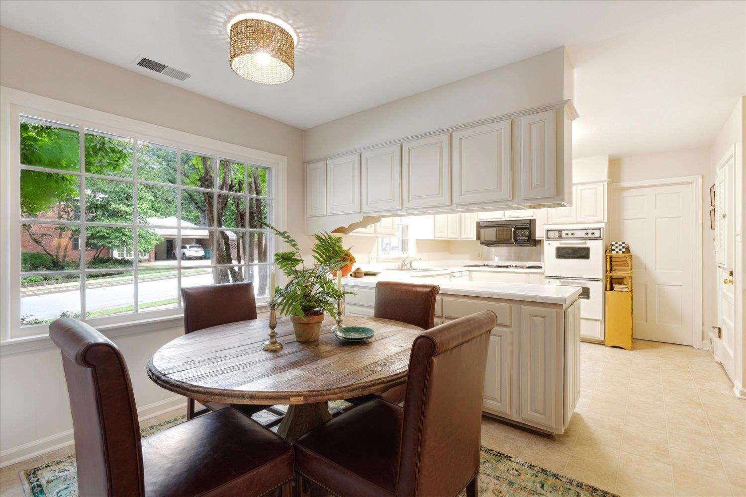 736 VALLEYBROOK DR