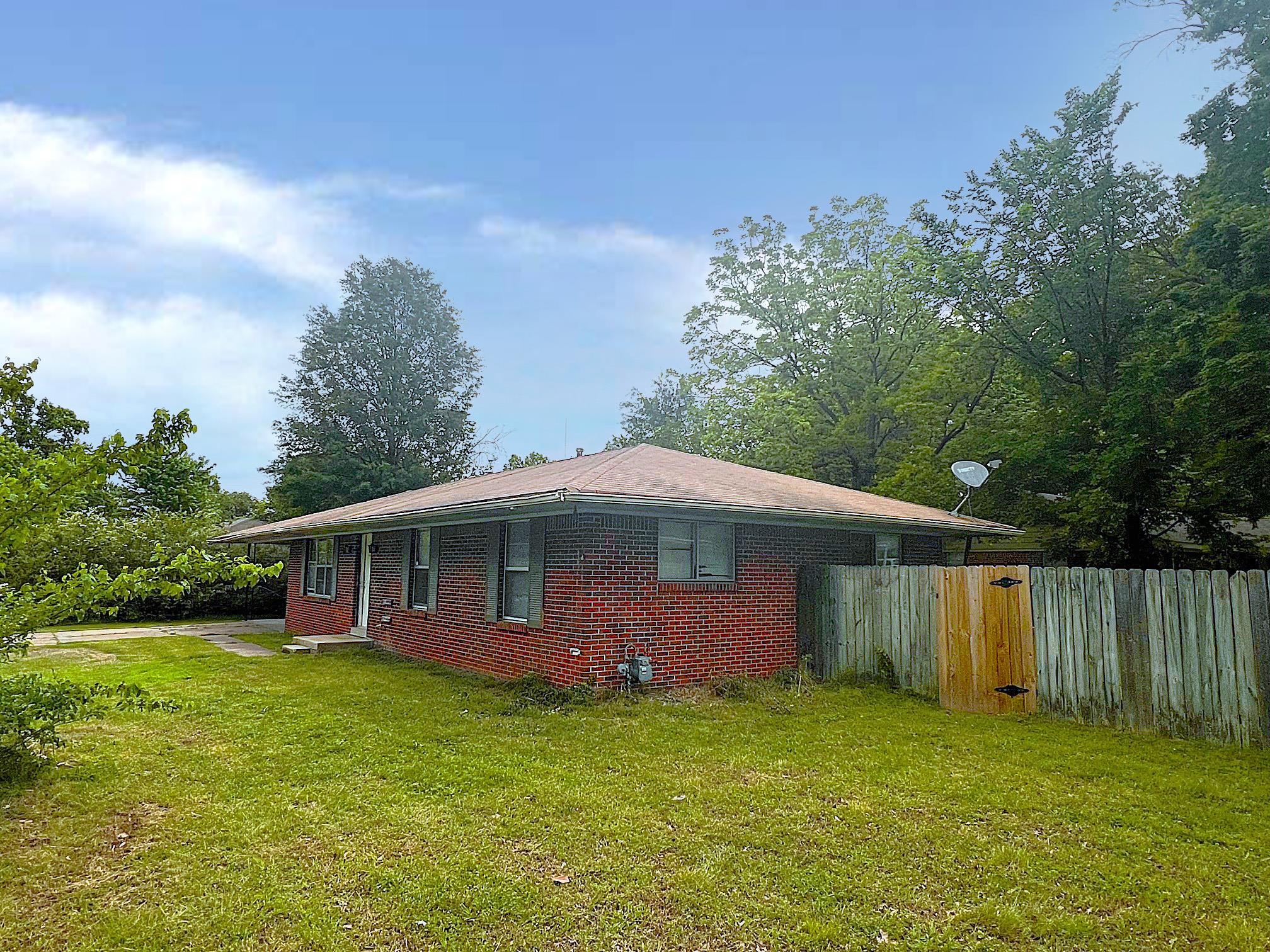 1370 HEATHCLIFF DR
