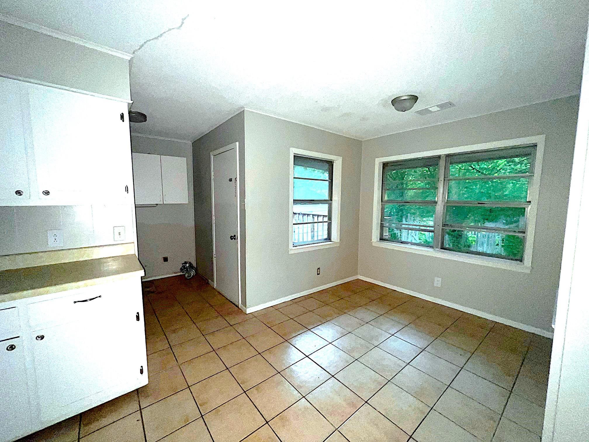 1370 HEATHCLIFF DR