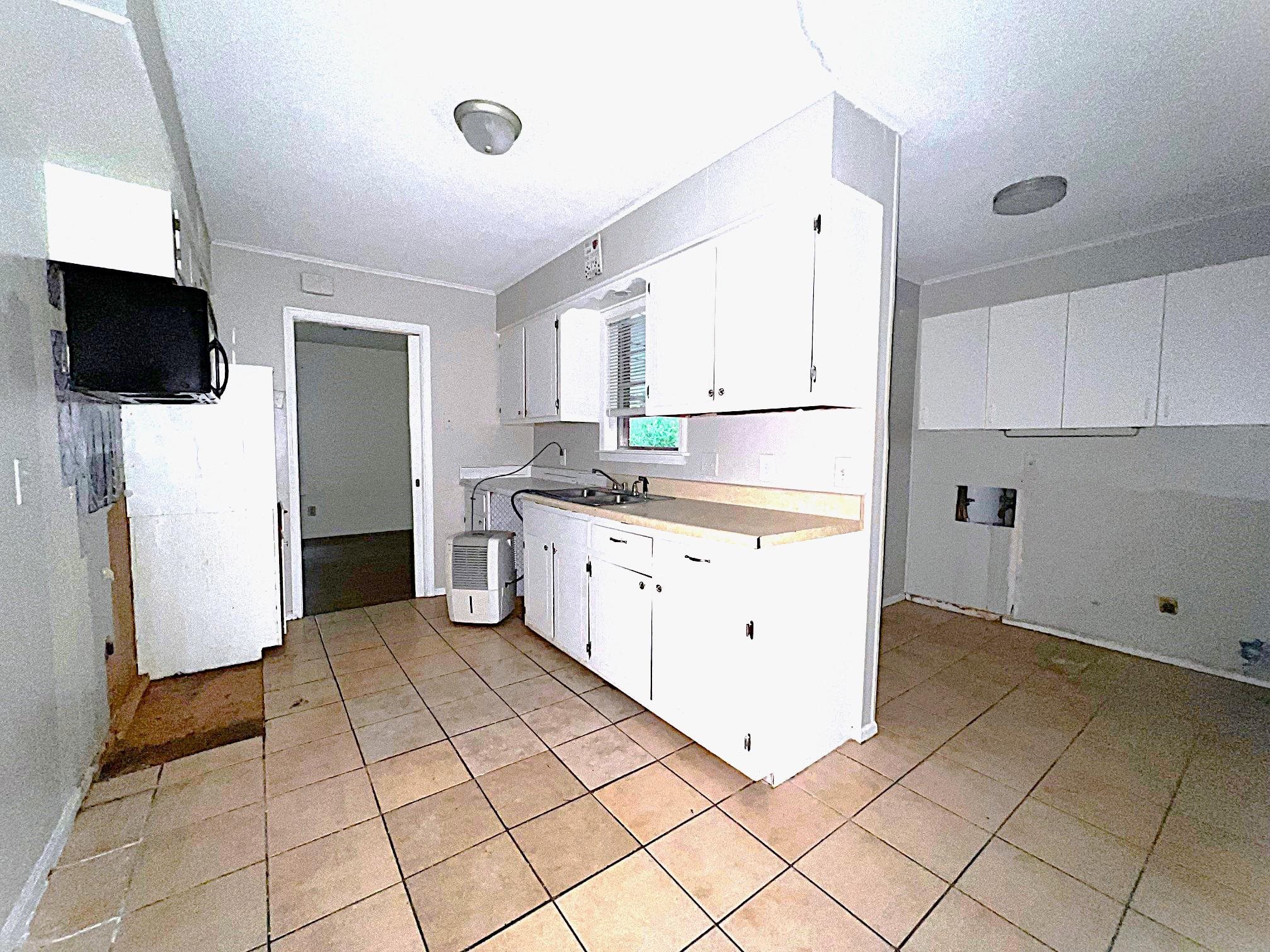 1370 HEATHCLIFF DR