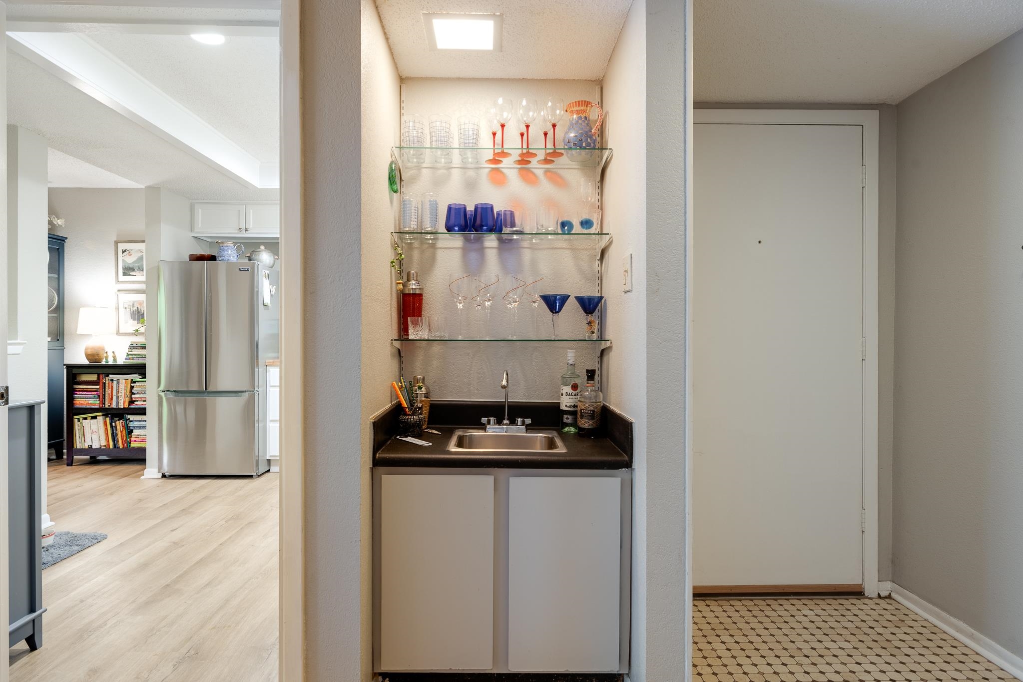 828 THISTLEDOWN DR Unit: 1201