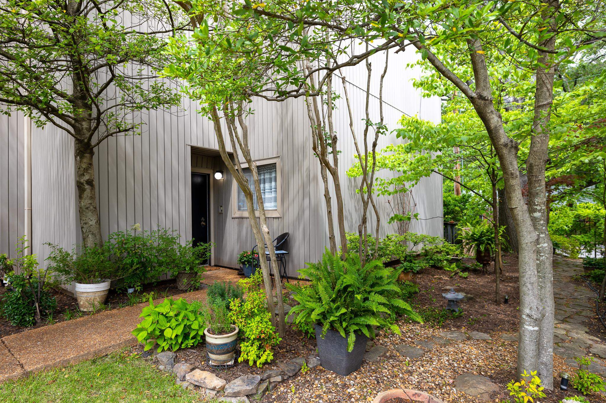 828 THISTLEDOWN DR Unit: 1201