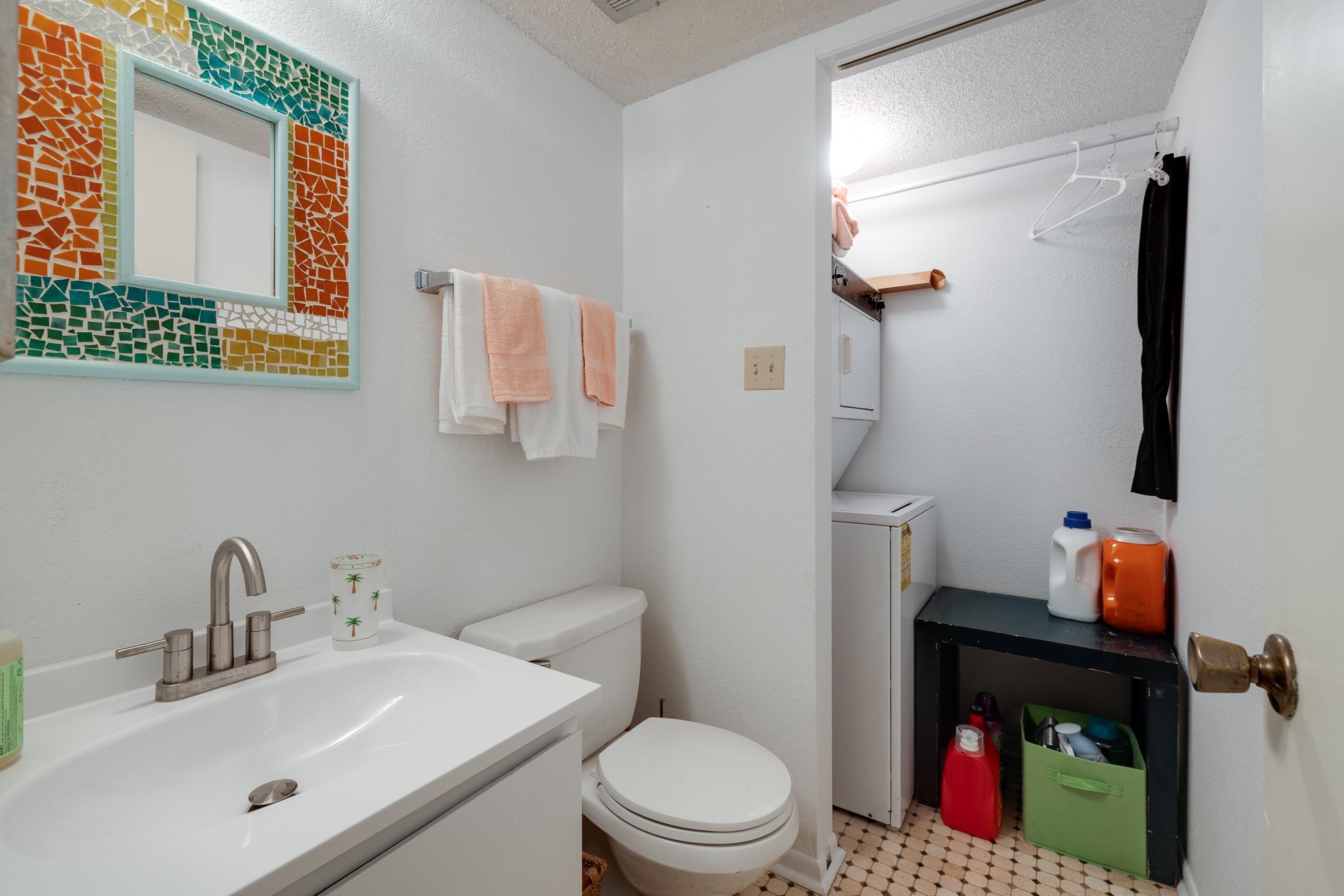 828 THISTLEDOWN DR Unit: 1201