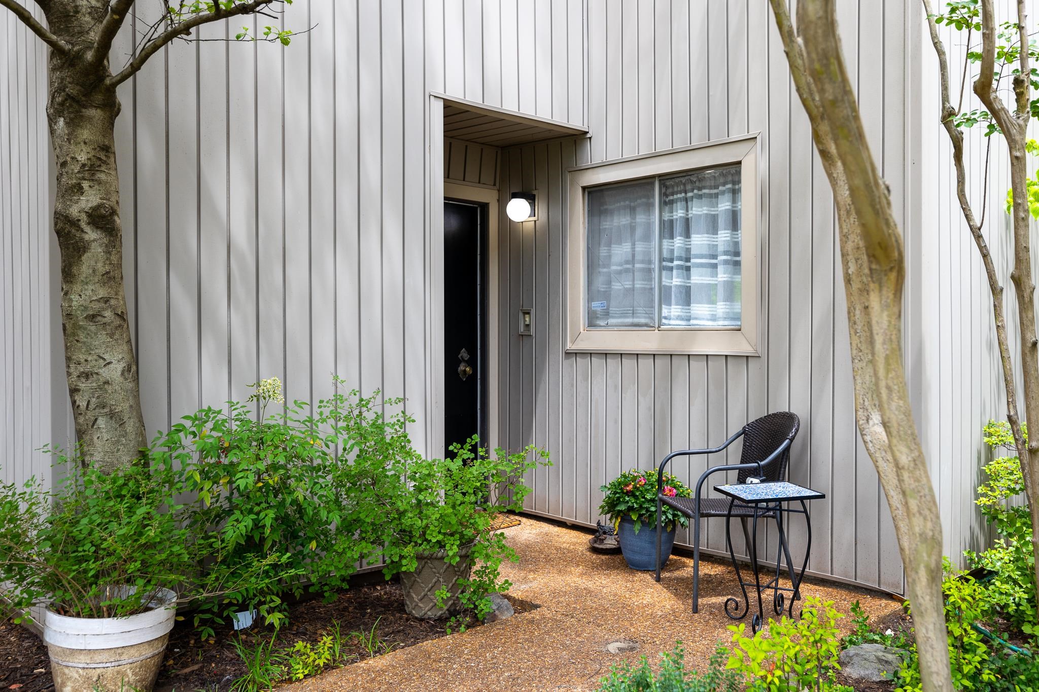 828 THISTLEDOWN DR Unit: 1201