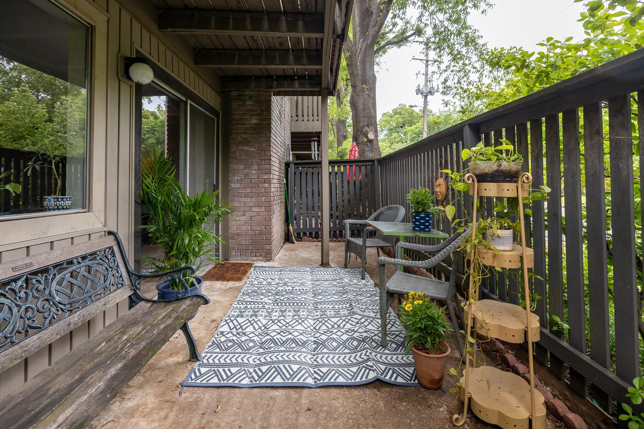 828 THISTLEDOWN DR Unit: 1201