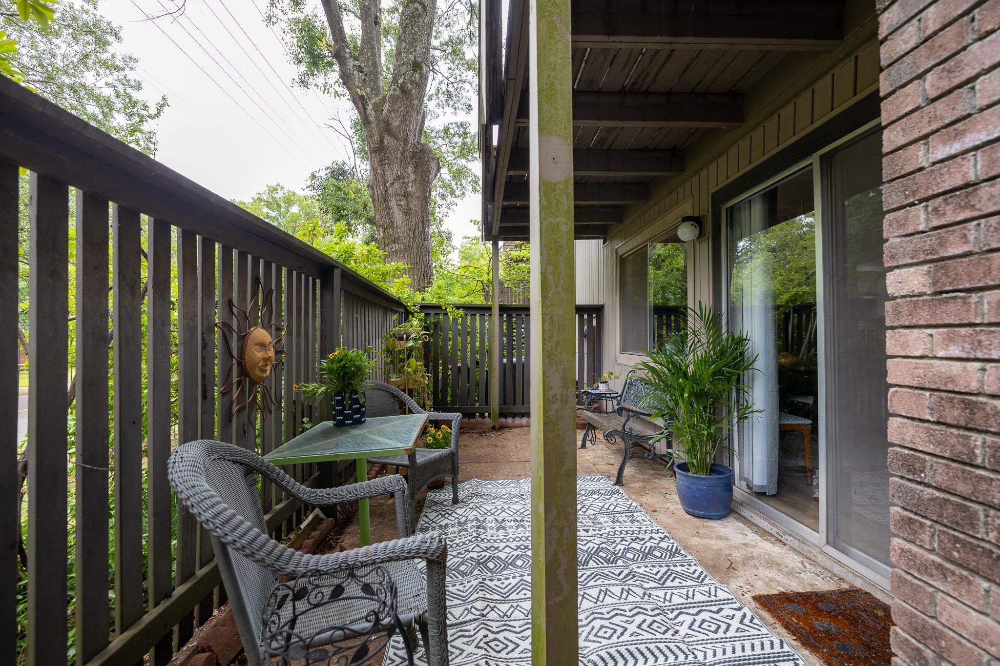 828 THISTLEDOWN DR Unit: 1201