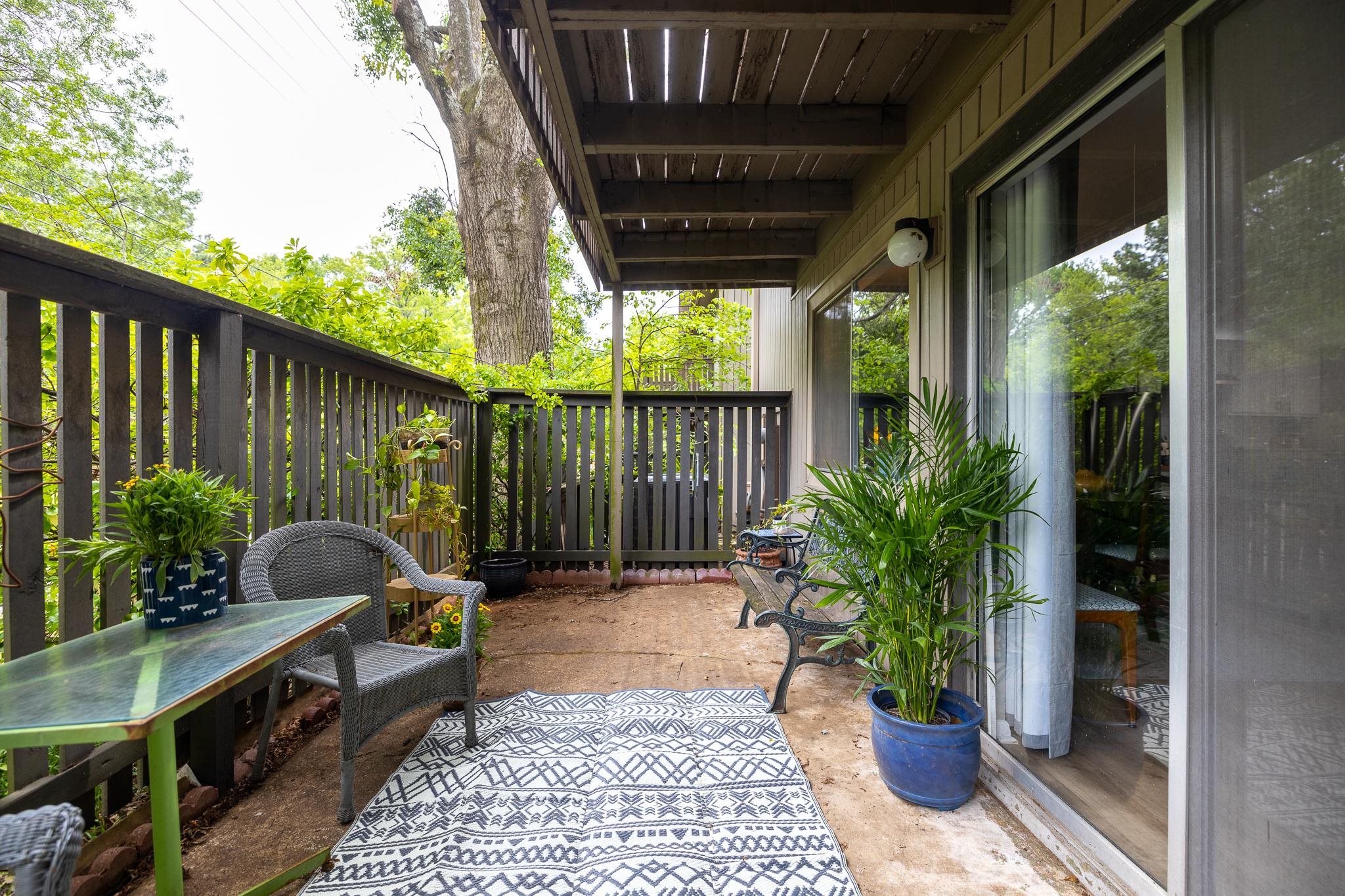 828 THISTLEDOWN DR Unit: 1201