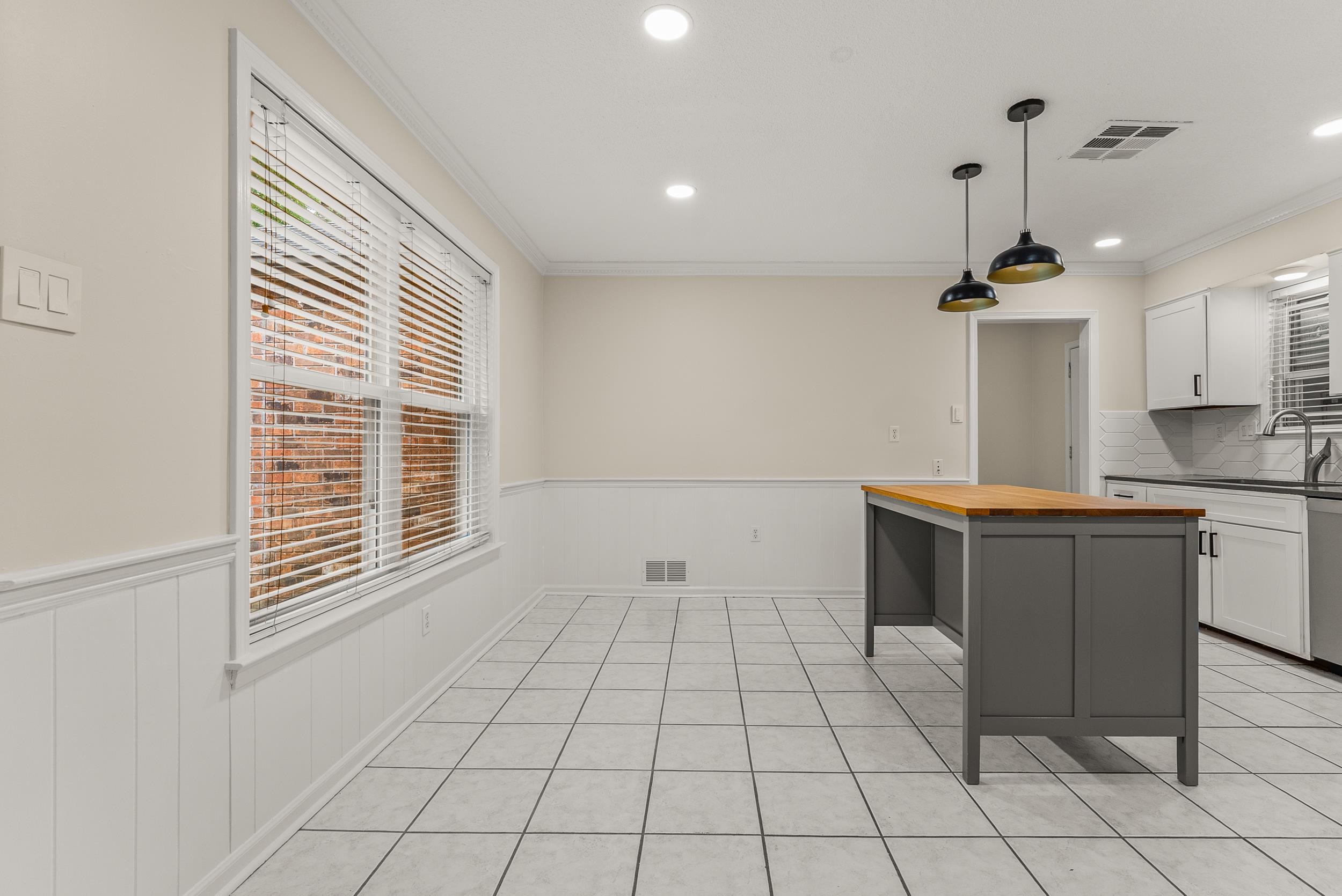 2568 CEDARVILLE DR