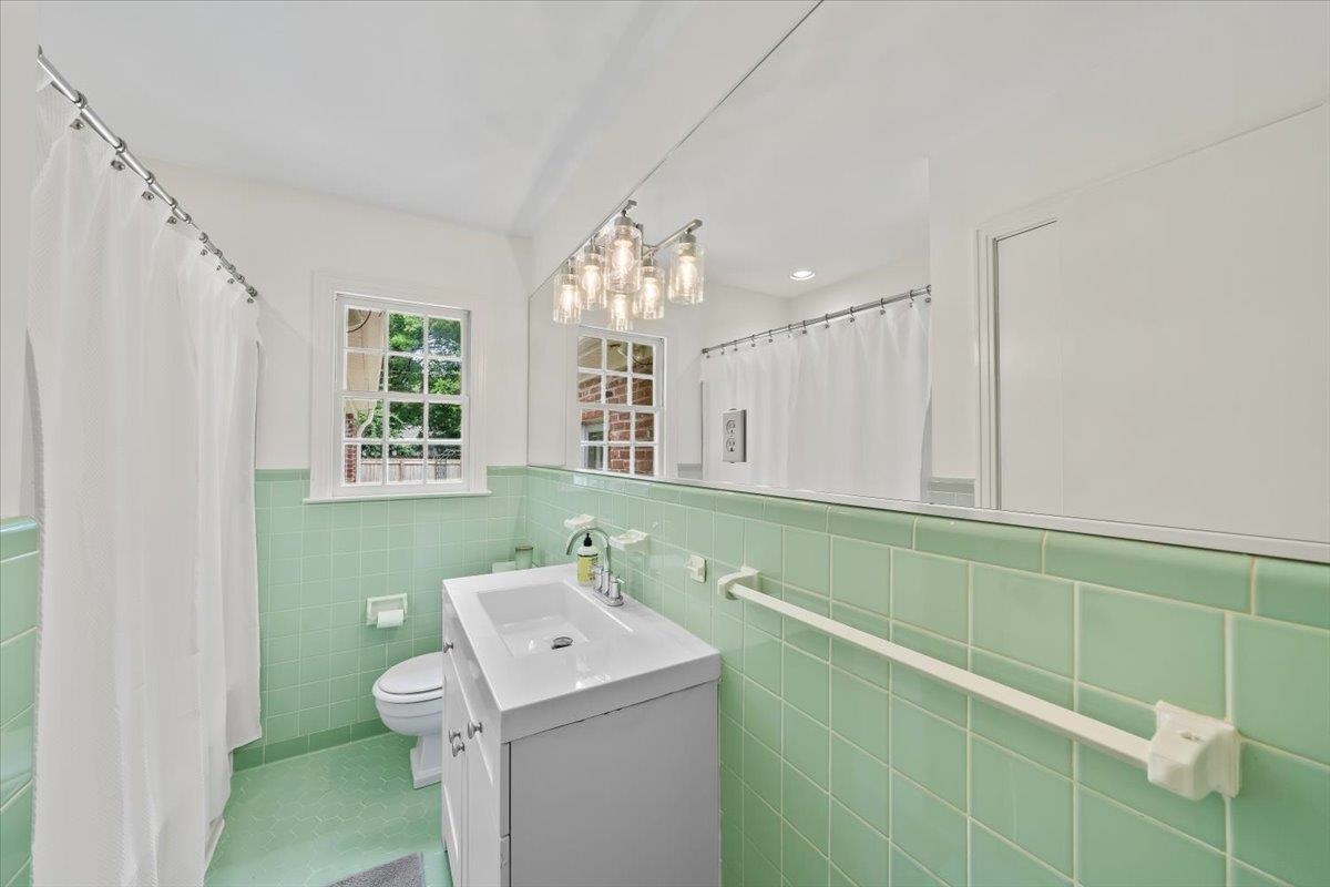 428 ELWOOD LN