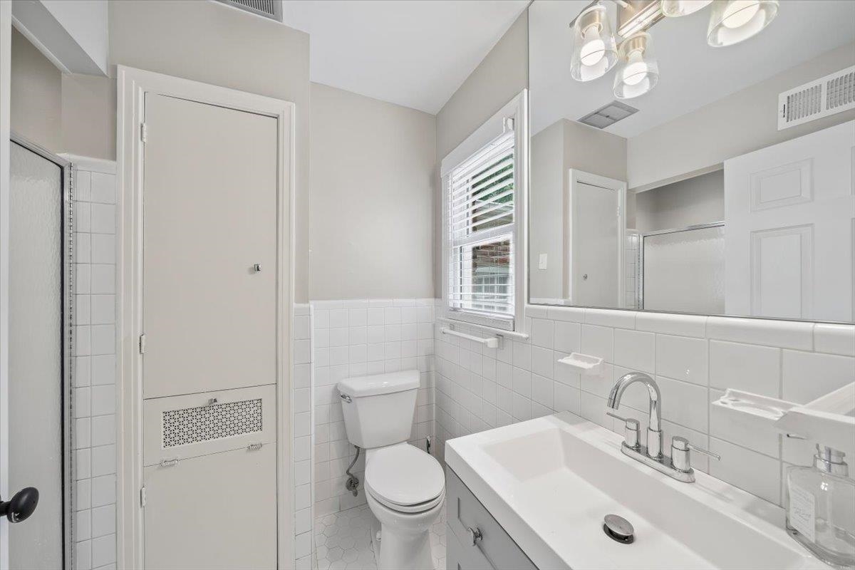 428 ELWOOD LN