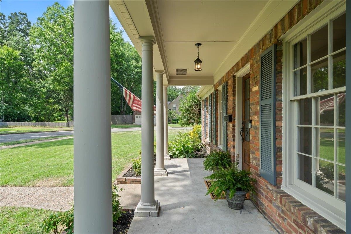 428 ELWOOD LN