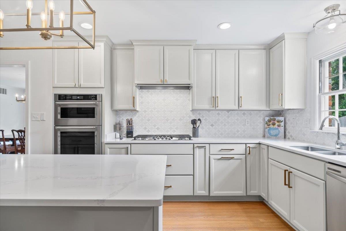428 ELWOOD LN