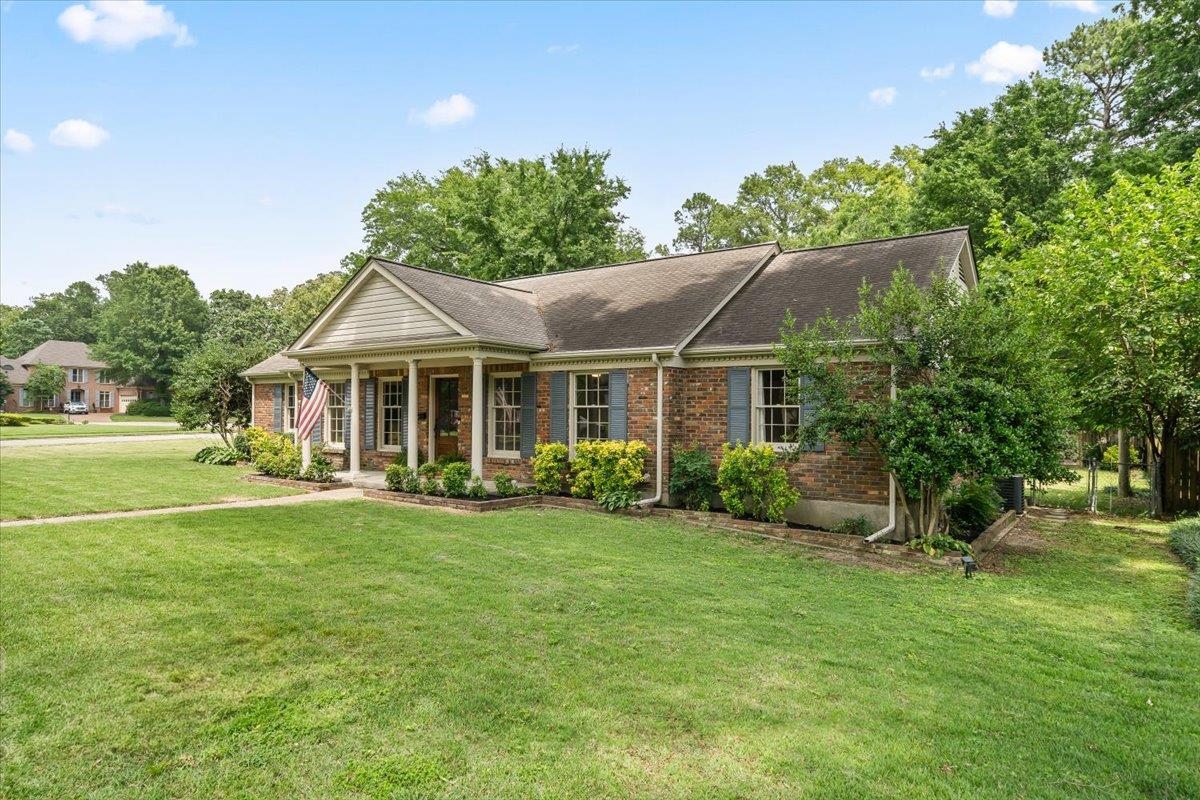 428 ELWOOD LN