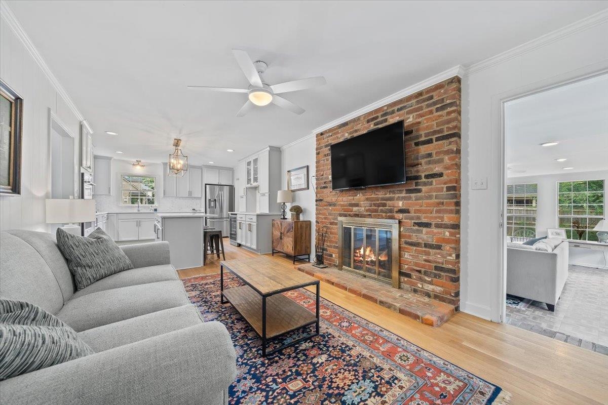 428 ELWOOD LN
