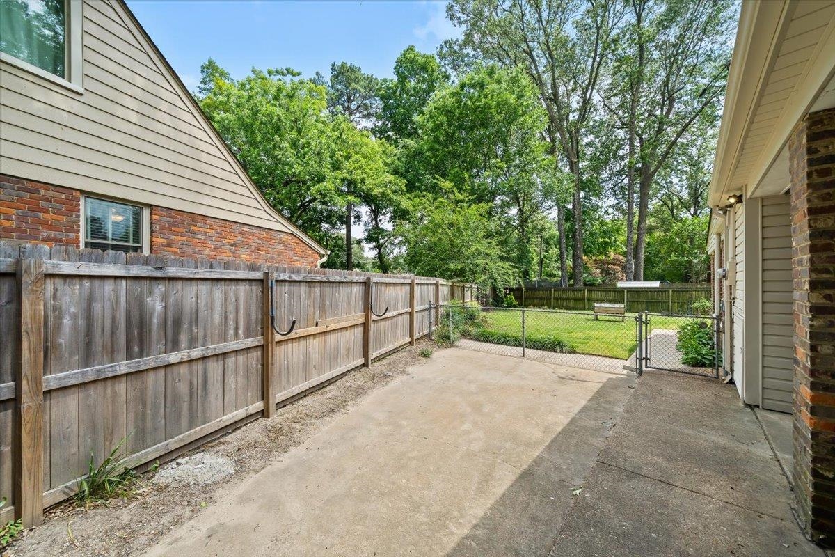 428 ELWOOD LN
