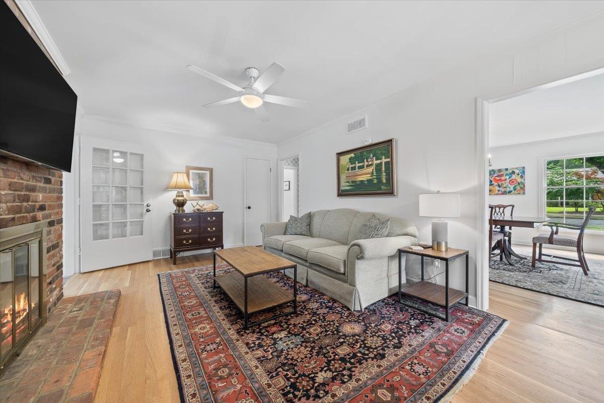 428 ELWOOD LN