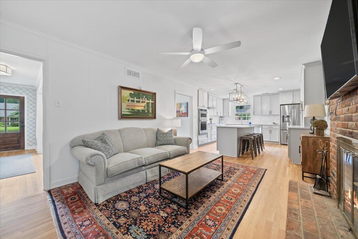 428 ELWOOD LN