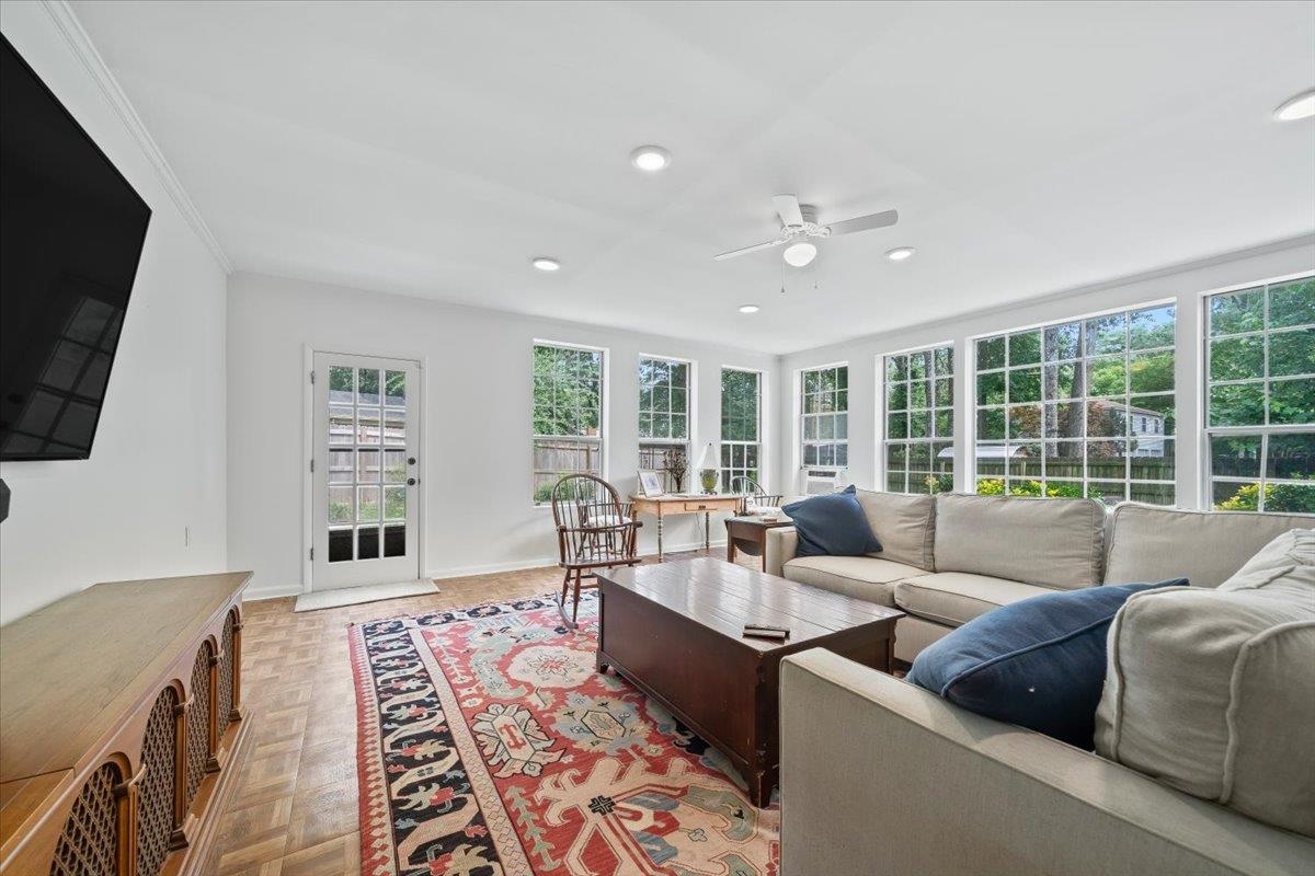428 ELWOOD LN