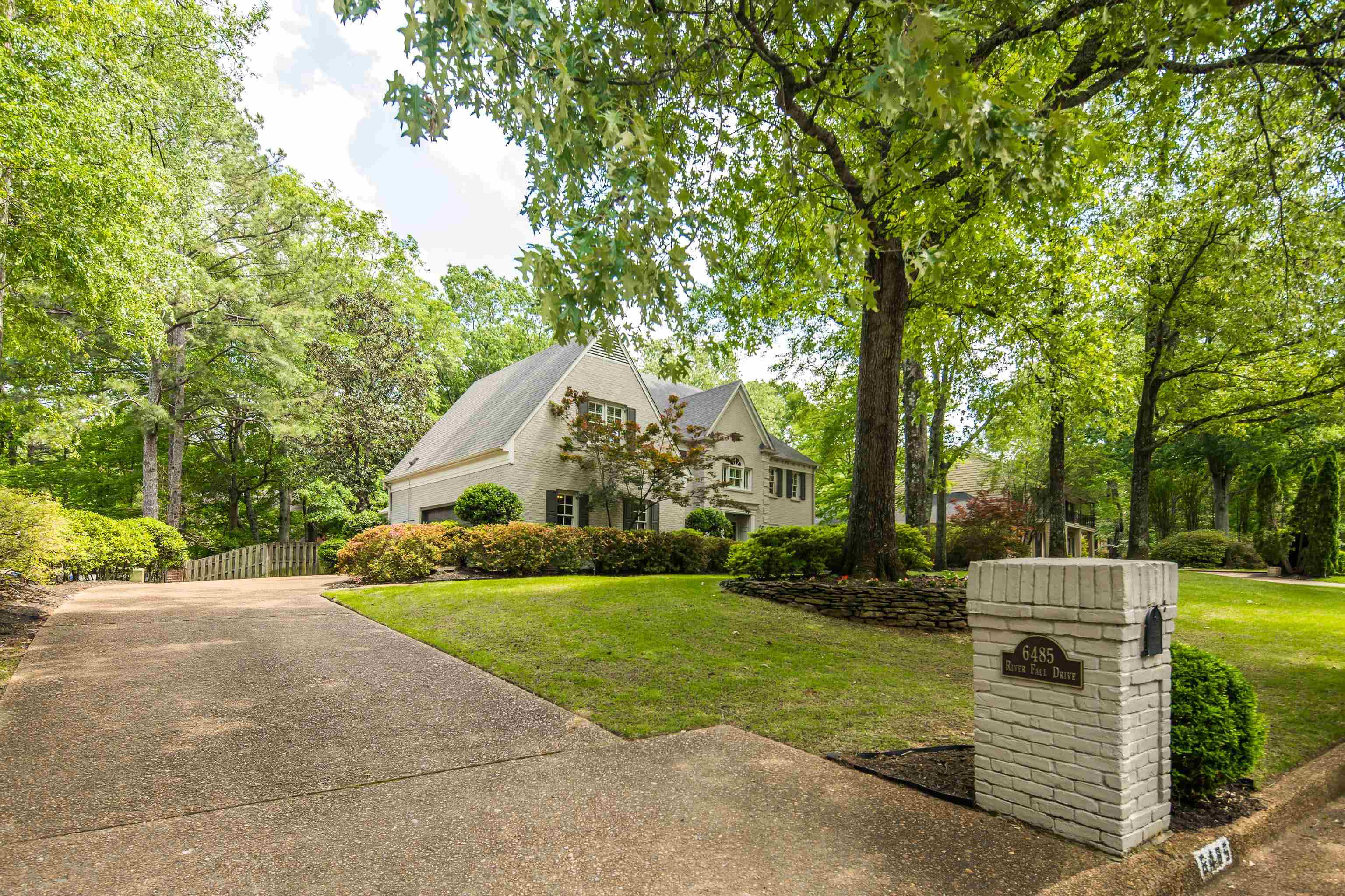 6485 RIVER FALL DR