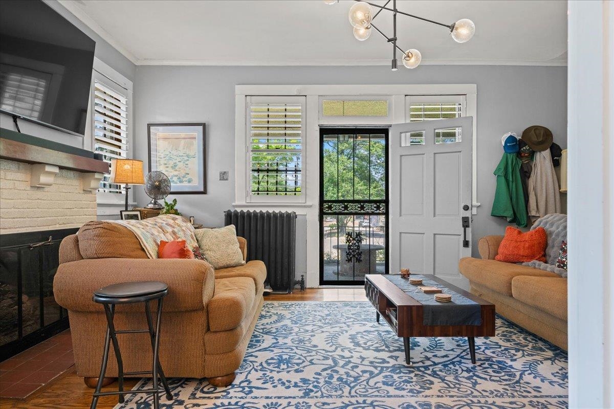 1597 EASTMORELAND AVE