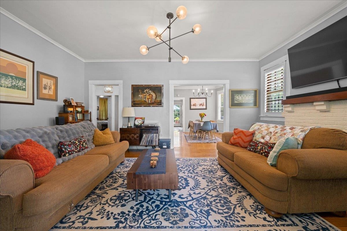 1597 EASTMORELAND AVE