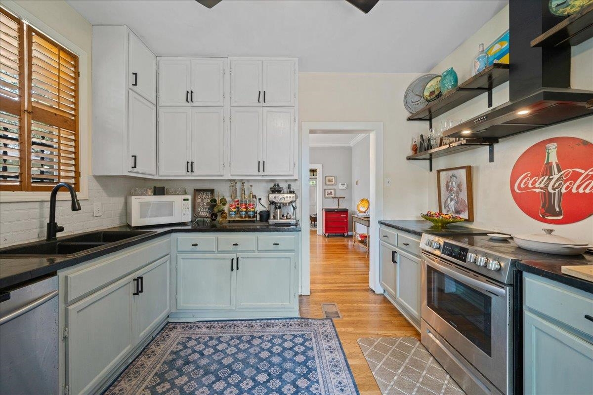 1597 EASTMORELAND AVE