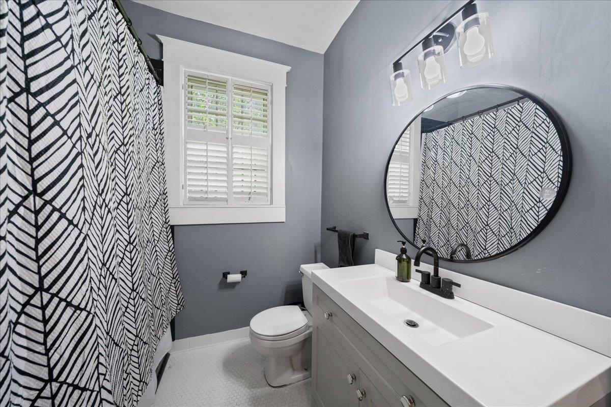 1597 EASTMORELAND AVE