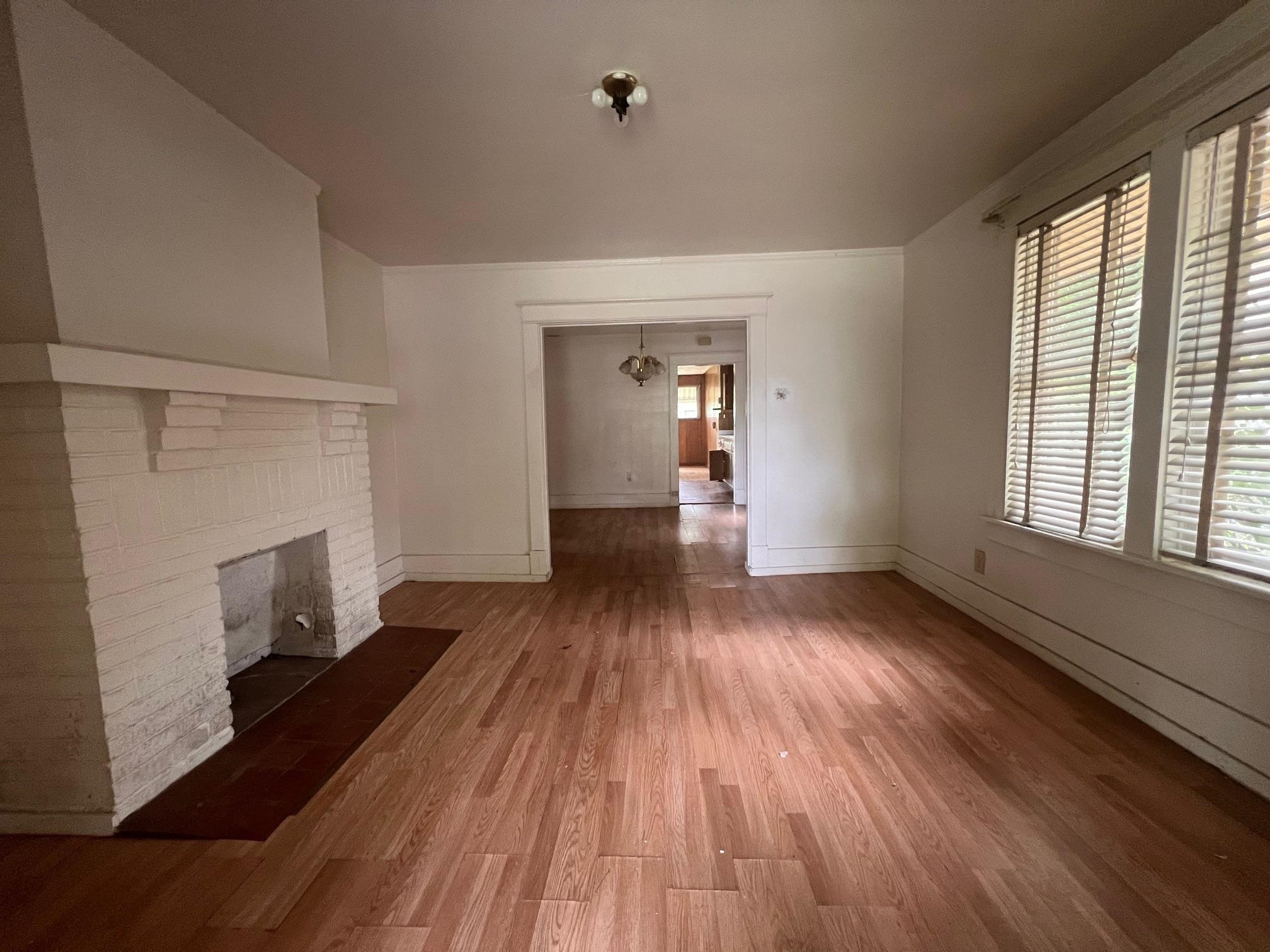 721 INEZ ST