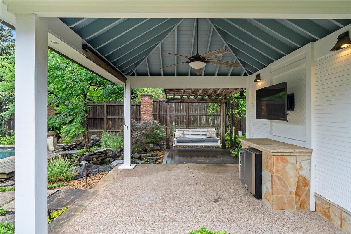 4654 HEMLOCK LN