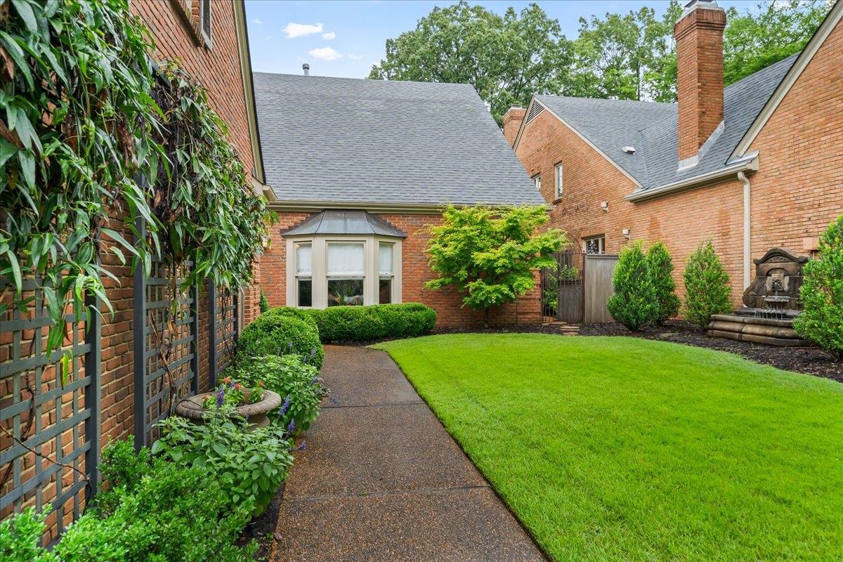 4654 HEMLOCK LN