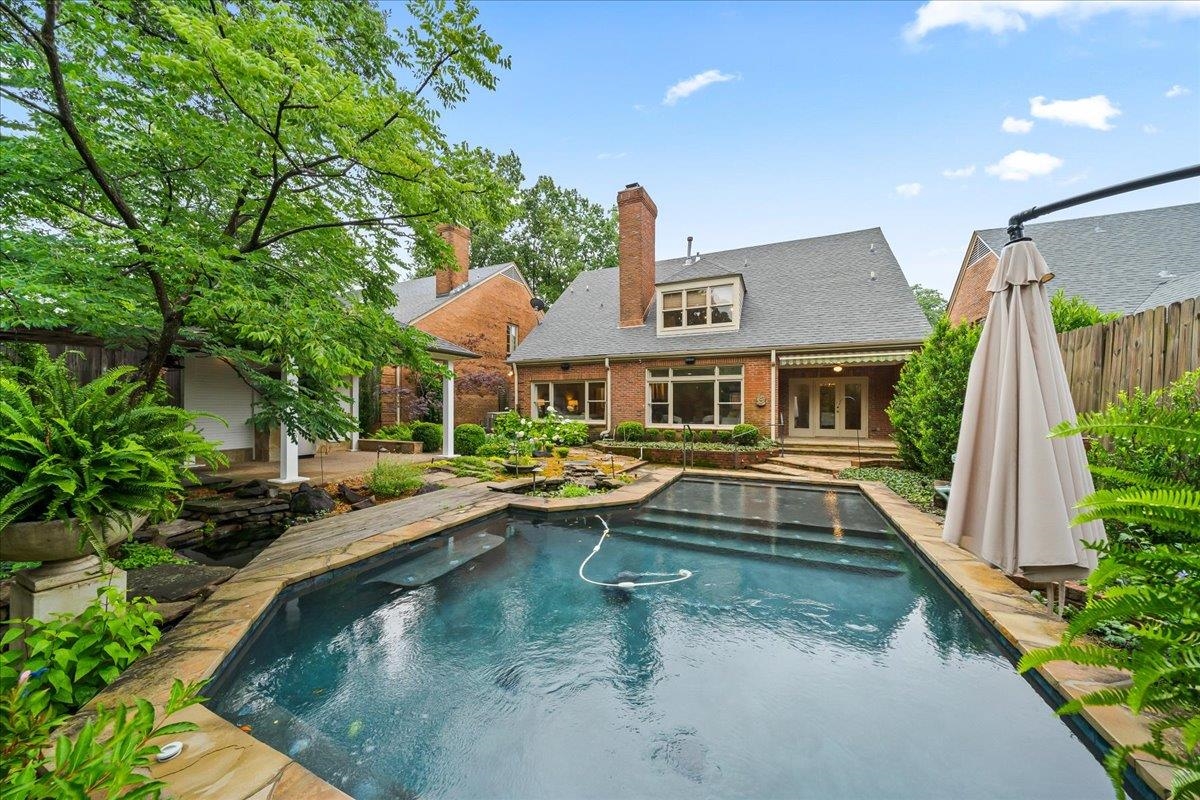 4654 HEMLOCK LN